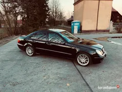 Czarny Używany 2003 Mercedes E500 Avantgarde Sedan/Limuzyna | 42 900 zł