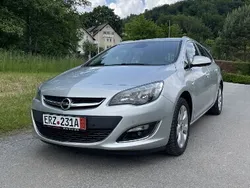 Srebrny Używany 2016 Opel Astra Kombi | 38 000 zł (Dość drogi)