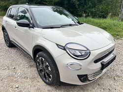 Lakier metalizowany kremowy cappucino z dachem w kolorze czarny cinema Nowe 2025 Fiat 600 La Prima Hatchback | 107 160 zł (Uczciwa cena)