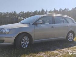 Beżowy Używany 2006 Toyota Avensis Kombi | 11 900 zł (Dość drogi)