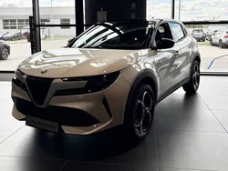 Lakier pastelowy biały z czarnym dachem sempione Nowe 2025 Alfa Romeo Junior SUV | 122 909 zł