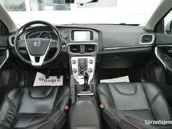 Srebrny Używany 2015 Volvo V40 Ocean Race Kombi | 39 900 zł (Uczciwa cena)