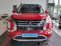 Czerwony Nowe 2025 Mitsubishi Outlander P-HEV SUV | 275 390 zł