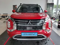 Czerwony Nowe 2025 Mitsubishi Outlander P-HEV SUV | 275 390 zł
