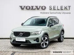 Zielony Używany 2024 Volvo XC40 SUV | 179 900 zł (Dość drogi)
