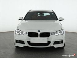 Biały Używany 2018 BMW 330 Kombi | 79 999 zł