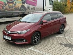 Czerwony Używany 2016 Toyota Auris Kombi | 49 900 zł