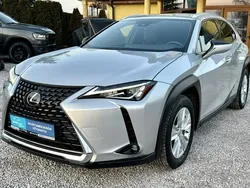 Srebrny Używany 2020 Lexus UX SUV | 99 900 zł (Uczciwa cena)
