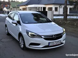 Biały Używany 2016 Opel Astra Kombi | 36 900 zł (Uczciwa cena)