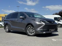 Szary Używany 2021 Toyota Sienna XLE Minivan | 193 700 zł