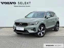Zielony Używany 2023 Volvo XC40 SUV | 171 900 zł