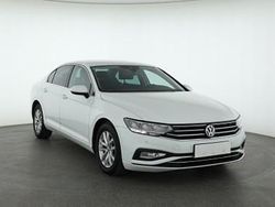 Biały Używany 2019 VW Passat Sedan/Limuzyna | 79 999 zł (Uczciwa cena)