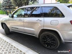 Srebrny Używany 2019 Jeep Grand Cherokee Altitude SUV | 99 000 zł (Uczciwa cena)