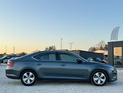 Szary (metalik) Używany 2017 Skoda Superb Sedan/Limuzyna | 74 900 zł (Dość drogi)