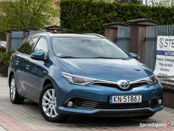 Niebieski Używany 2016 Toyota Auris Hybrid Kombi | 56 900 zł (Uczciwa cena)