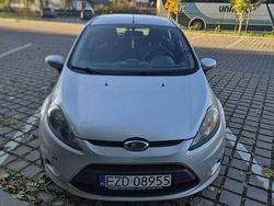Srebrny Używany 2010 Ford Fiesta Hatchback | 12 800 zł (Uczciwa cena)