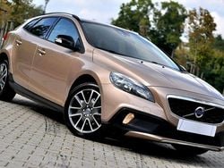 Złoty (metalik, perła) Używany 2013 Volvo V40 CC Kombi | 34 900 zł