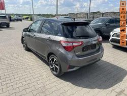 Beżowy (metalik, perła) Używany 2020 Toyota Yaris Hybrid Hatchback | 31 900 zł