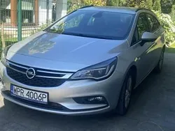 Srebrny Używany 2017 Opel Astra Enjoy Kombi | 33 000 zł (Uczciwa cena)