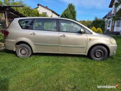 Beżowy Używany 2002 Toyota Avensis Verso Minivan | 3500 zł