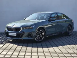 Zielony cape york metalizowany Używany 2024 BMW 520 Shadowline Sedan/Limuzyna | 242 900 zł (Super Cena)