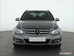 Szary Używany 2012 Mercedes C200 Kombi | 33 999 zł (Uczciwa cena)