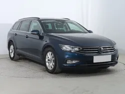 Niebieski Używany 2021 VW Passat Kombi | 77 999 zł (Dobra cena)