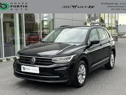 Czarny Używany 2020 VW Tiguan Life SUV | 95 900 zł (Dobra cena)
