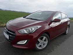 Bordowy Używany 2017 Hyundai i30 Kombi | 34 900 zł (Uczciwa cena)