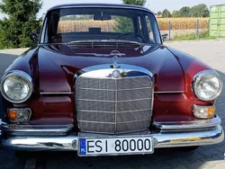 Bordowy Używany 1966 Mercedes 200 Sedan/Limuzyna | 65 000 zł
