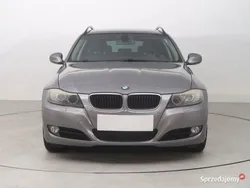 Szary Używany 2009 BMW 320 Kombi | 21 499 zł (Uczciwa cena)