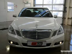 Biały Używany 2011 Mercedes E300 Elegance Sedan/Limuzyna | 30 800 zł