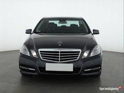 Szary Używany 2011 Mercedes E220 Sedan/Limuzyna | 35 999 zł (Uczciwa cena)