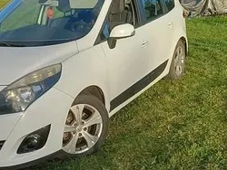 Biały Używany 2010 Renault Grand Scénic III Minivan | 13 900 zł (Dobra cena)