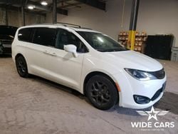 Biały (metalik) Używany 2019 Chrysler Pacifica Touring SUV | 55 700 zł