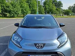 Szary Używany 2024 Toyota Aygo Hatchback | 60 000 zł (Uczciwa cena)