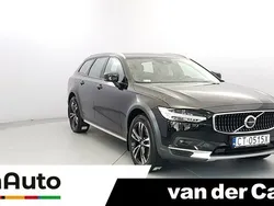 Czarny (metalik) Używany 2021 Volvo V60 CC Pro Kombi | 205 900 zł