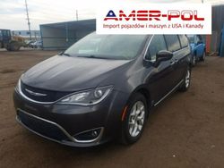 Brązowobeżowy Używany 2017 Chrysler Pacifica Touring SUV | 64 000 zł