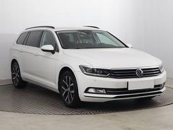 Biały Używany 2017 VW Passat Kombi | 68 999 zł (Uczciwa cena)