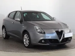 Szary Używany 2017 Alfa Romeo Giulietta Hatchback | 42 999 zł (Uczciwa cena)