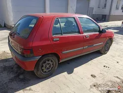 Czerwony Używany 1997 Renault Clio Sedan/Limuzyna | 1600 zł