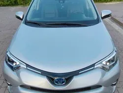 Srebrny Używany 2017 Toyota RAV4 Hybrid SUV | 86 000 zł (Super Cena)