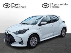 Biały Używany 2021 Toyota Yaris Hybrid Comfort Hatchback | 59 900 zł (Uczciwa cena)