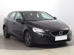 Czarny Używany 2018 Volvo V40 Kombi | 49 499 zł (Uczciwa cena)