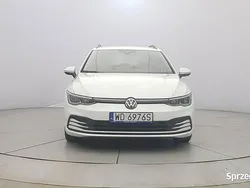 Biały Używany 2022 VW Golf VIII Life Kombi | 66 800 zł (Uczciwa cena)