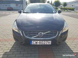 Czarny Używany 2010 Volvo V60 Momentum Kombi | 29 900 zł