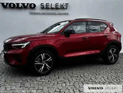 Czerwony Używany 2025 Volvo XC40 SUV | 179 900 zł (Uczciwa cena)