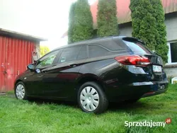 Czerwony Używany 2016 Opel Astra Hatchback | 15 999 zł