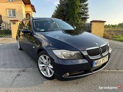 Granatowy Używany 2007 BMW 320 Kombi | 18 900 zł (Dość drogi)
