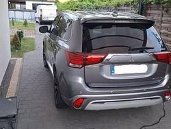 Szary Używany 2018 Mitsubishi Outlander P-HEV SUV | 88 000 zł (Uczciwa cena)